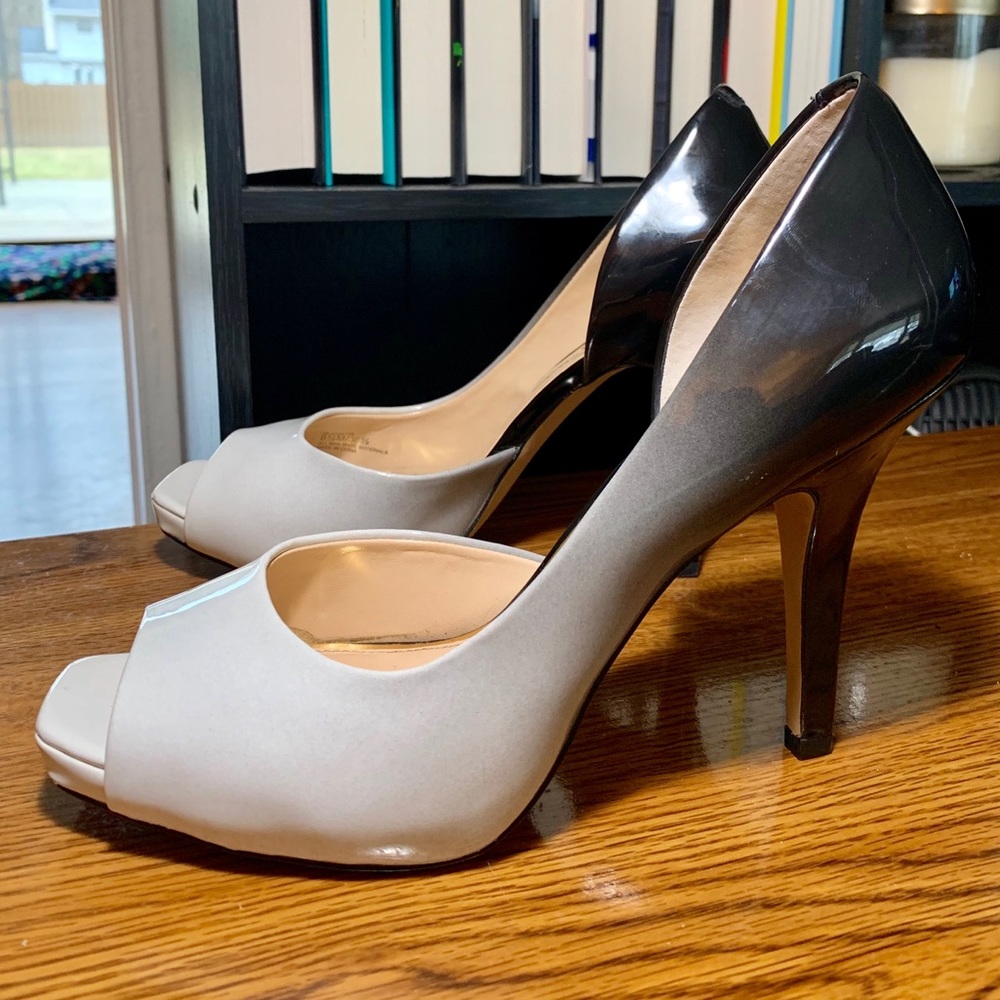 Jessica Simpson Black-White Ombré w/ peep Toe.